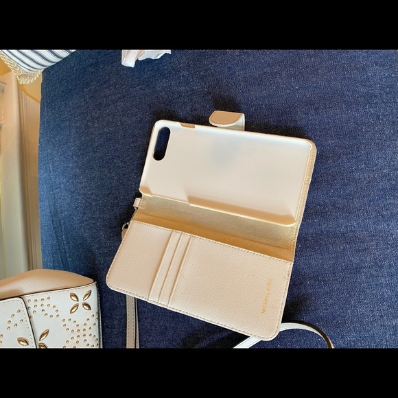 Michael Kors side body mini satchel with phone case to match - Picture 4 of 4